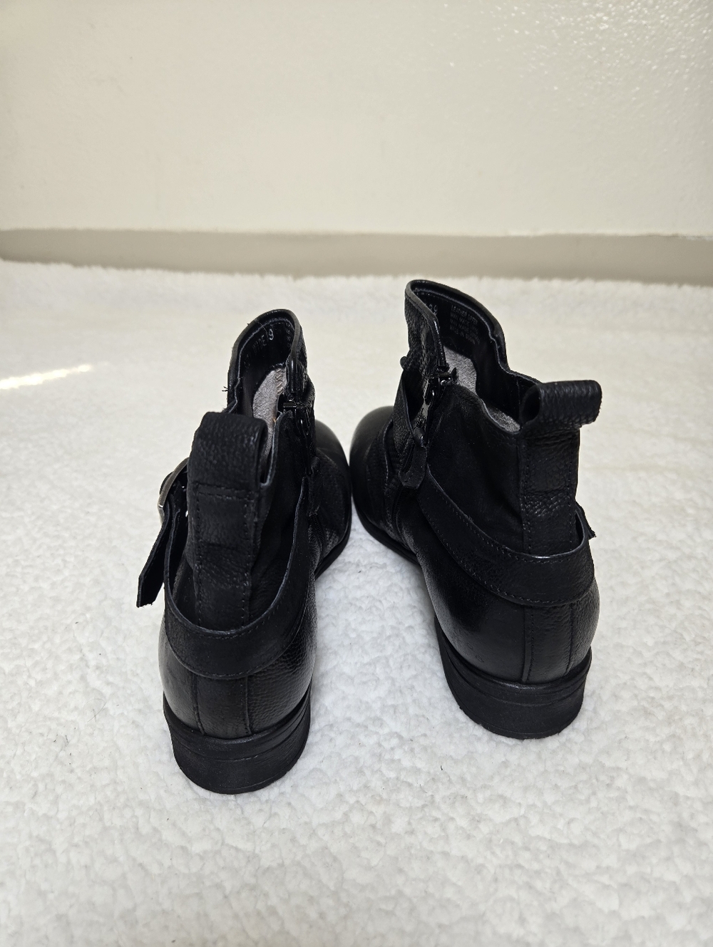 Miz Mooz Leather Ankle Boots with Buckle Suzy Black Size 39 Wide Width US 8.5-9 - Picture 5 of 8
